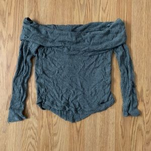 size small hollister off the shoulder sweater